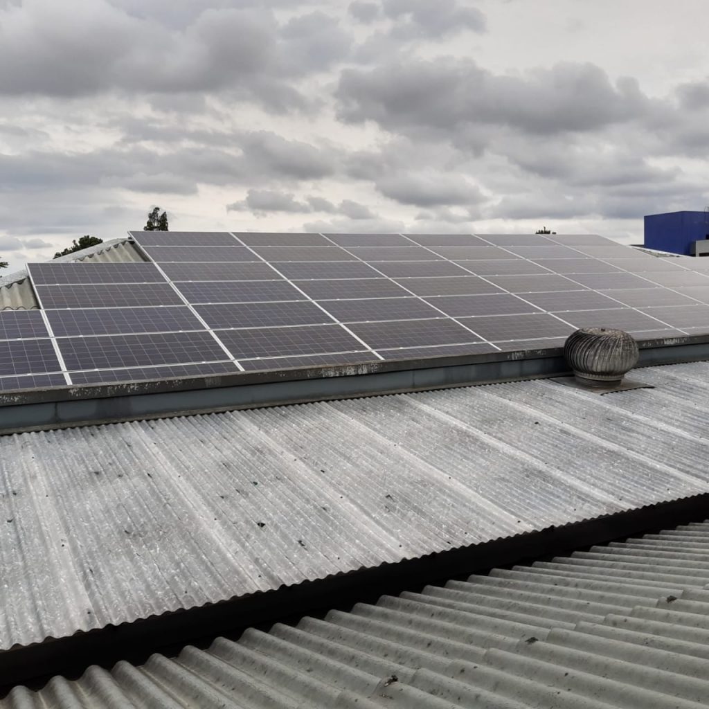 Fepe realiza instalação de Painéis Fotovoltaicos