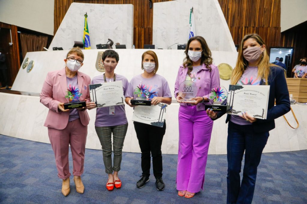 Equipe da Fepe recebe homenagem da Assembleia Legislativa do Paraná no mês das Doenças Raras