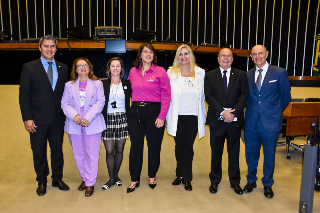 Fepe compõe mesa em Sessão Solene no Palácio do Congresso Nacional