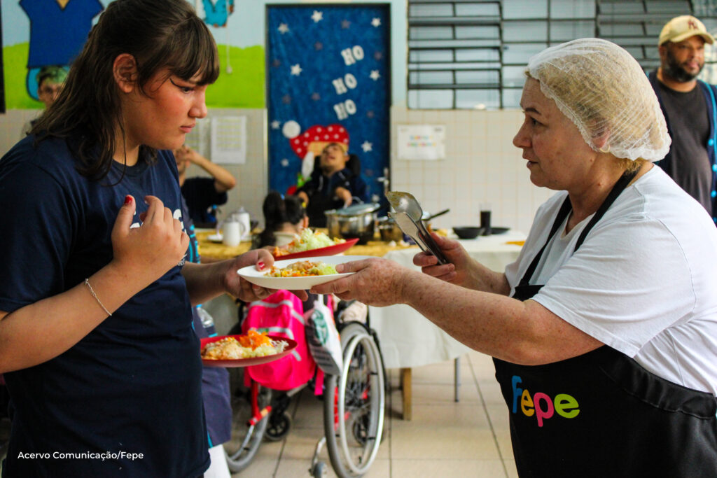 Realiza Ceia de Natal anual com estudantes!