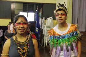 Alunos preparados para apresentação "Dança dos índios"