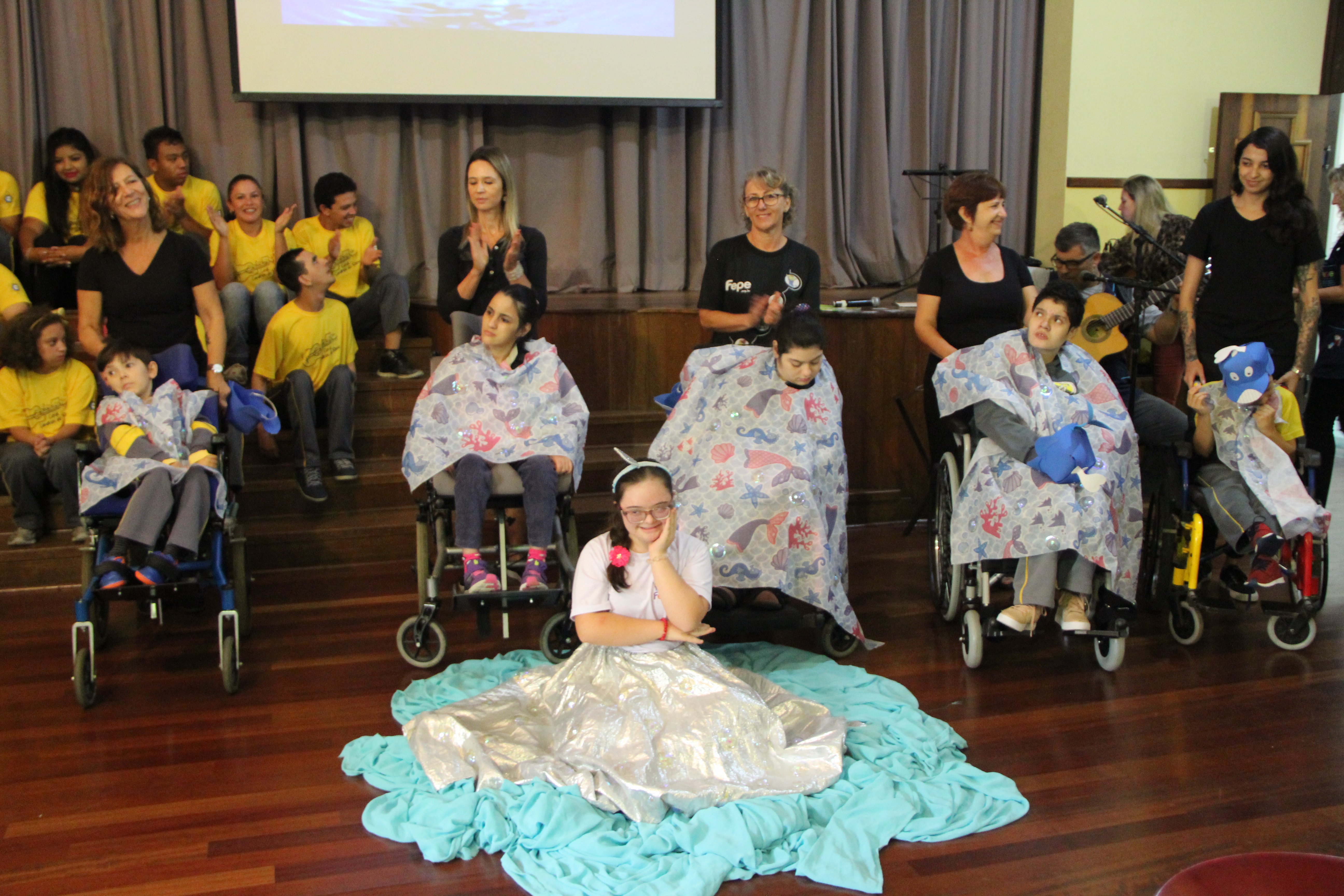 Apresentação "Brincar de Baleia"