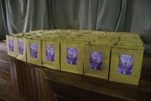 Lembranças preparadas para os colaboradores do Laboratório