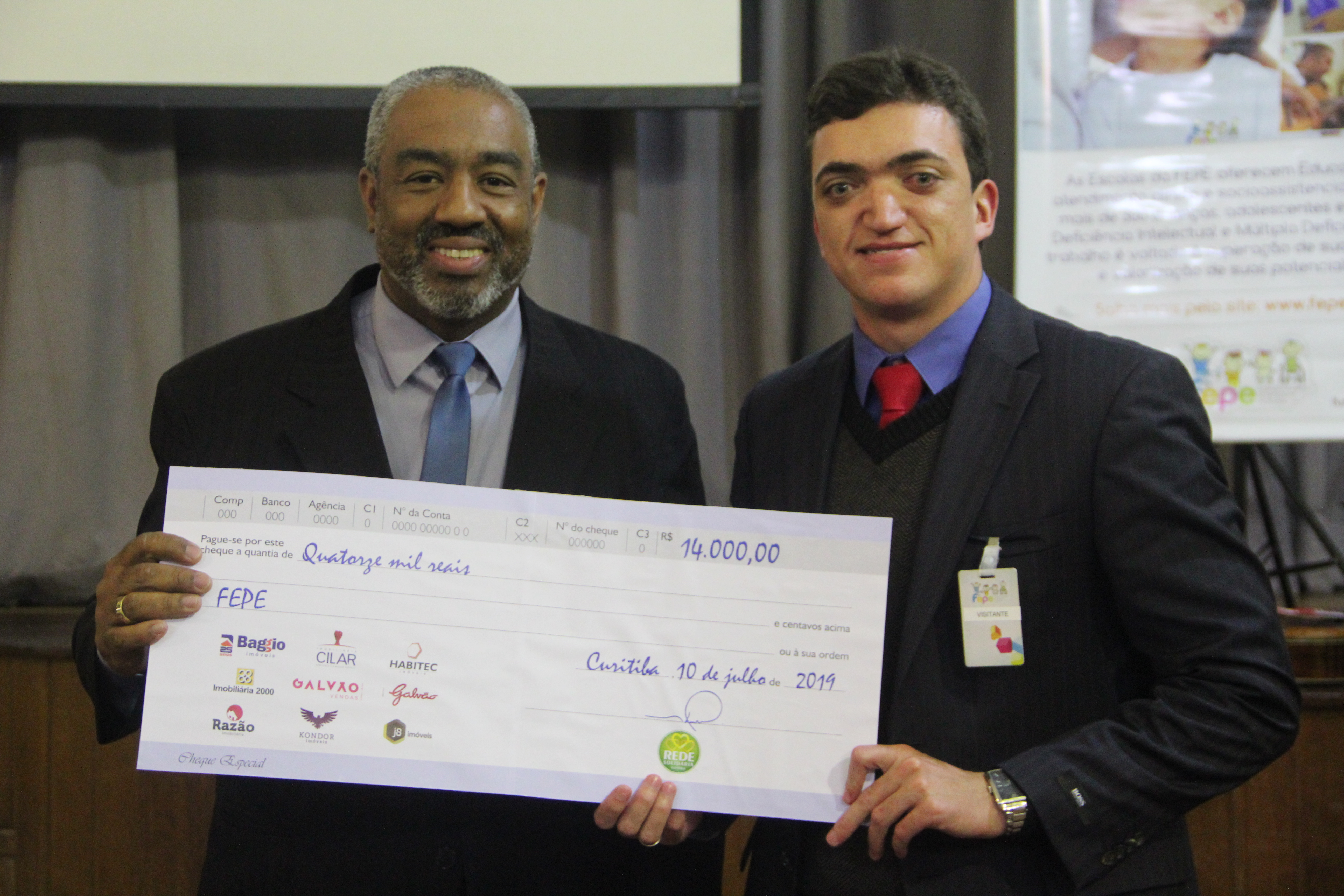 Momento da Entrega do Cheque ao presidente da FEPE, Alexandro Luiz Barbosa