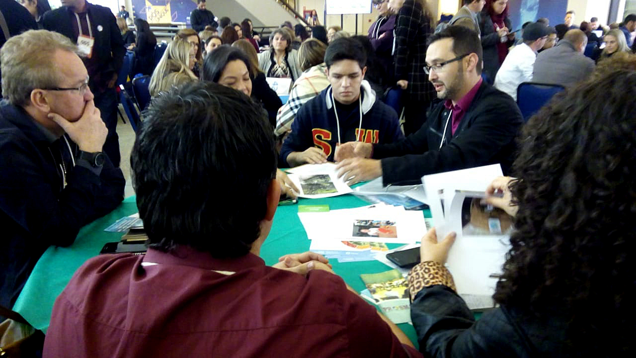 Yuri Sica apresentando o projeto “Controle e reaproveitamento de Resíduos da FEPE”